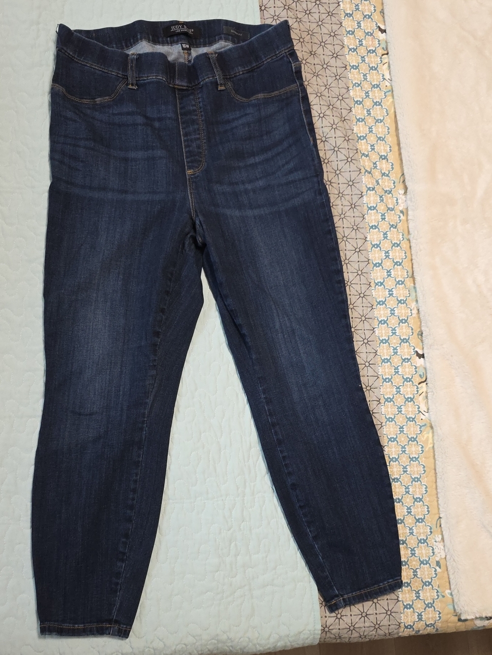 Judy Blue Dark Blue Ankle Crop Jeans